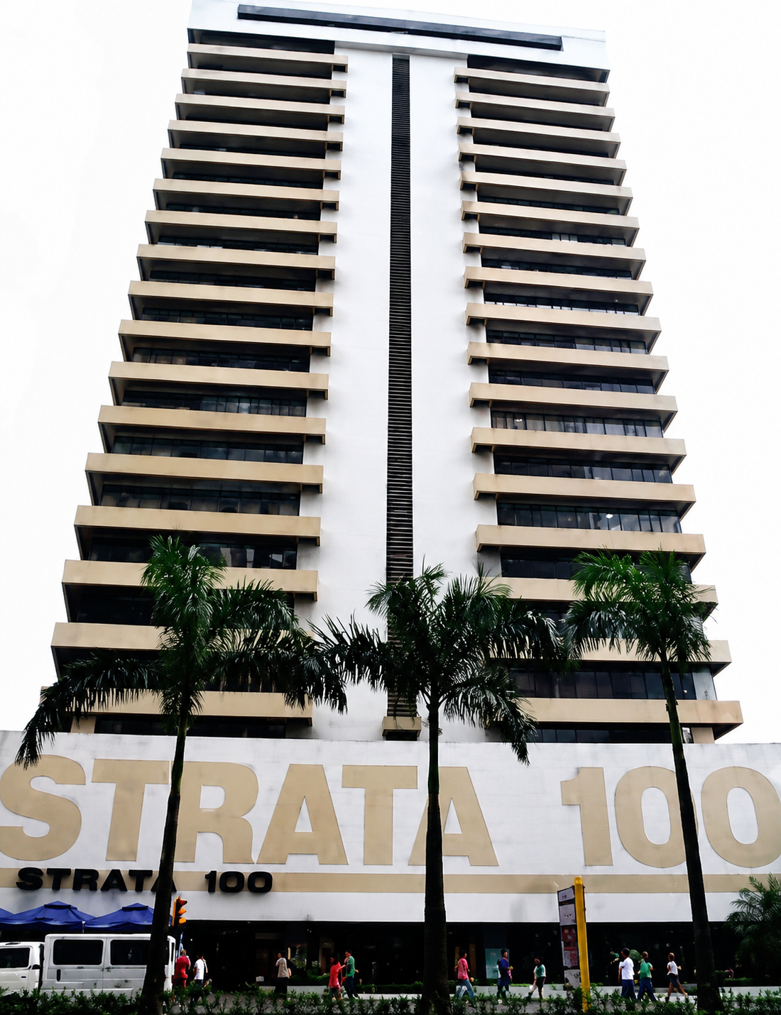 아이캔아카데미가 위치한 Strata 100 Building 외관